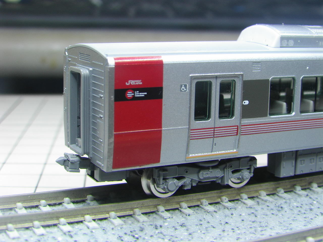 いよいよ広島にも… (tomix 227系入線): T．O．重工の