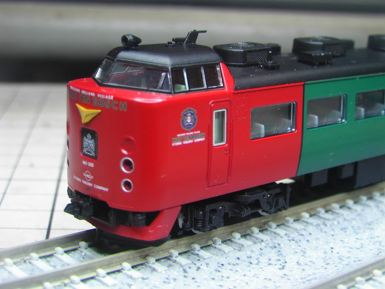 赤い”４８５系入線♪ (ｔｏｍｉｘ ４８５系 ＭＩＤＯＲＩ ＥＸＰＲＥＳＳ・ハウステンボス 入線): Ｔ．Ｏ．重工の鉄道模型作成日誌